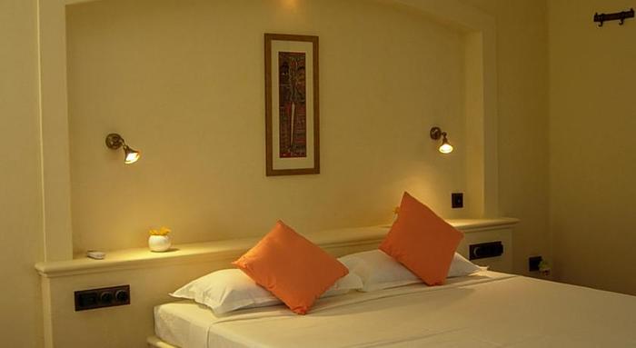 Old Harbour Hotel